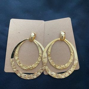 Vintage 80’s Earrings gold tone big dangle fashion earrings